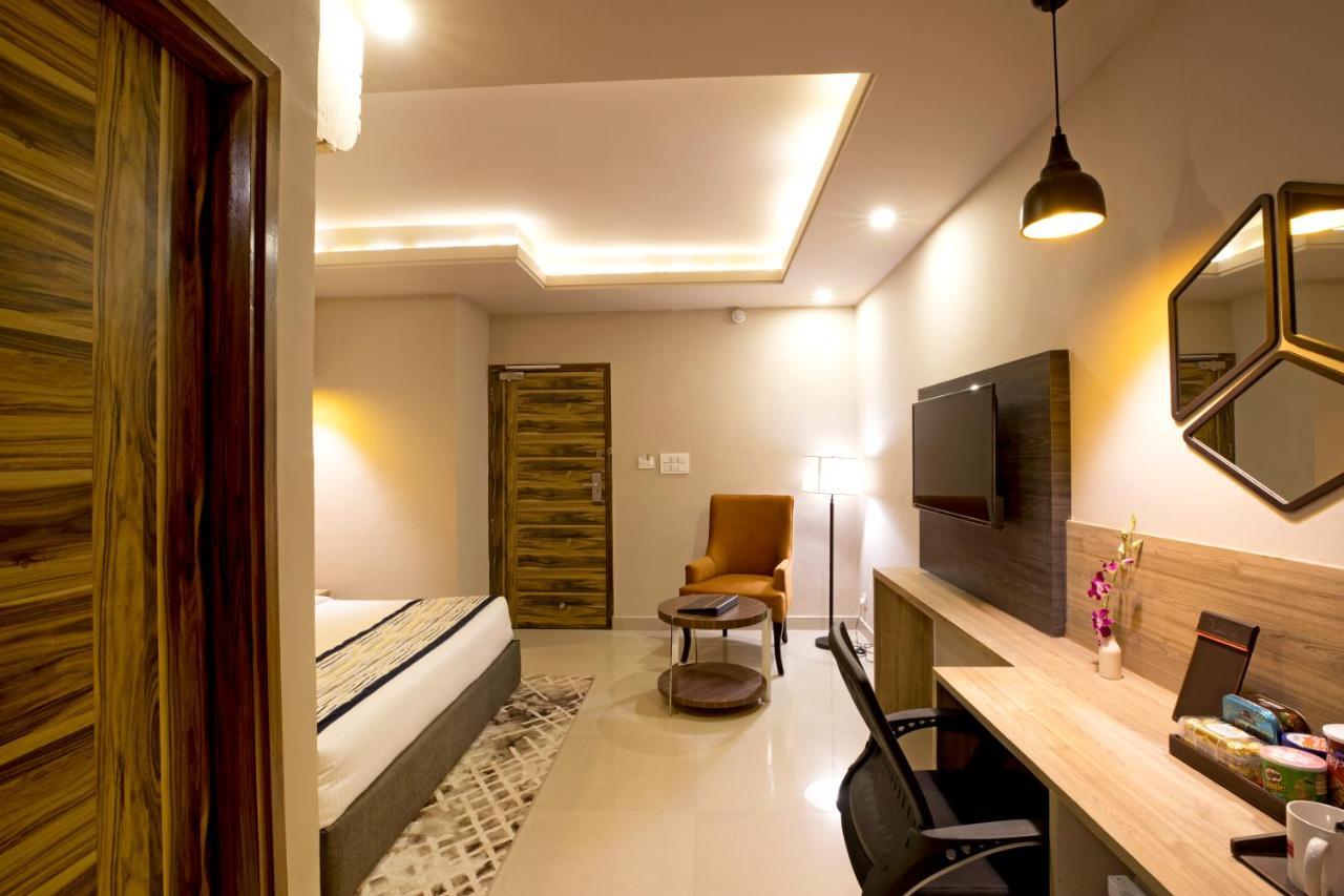 Regenta Central Noida, Sector 49 Exterior photo